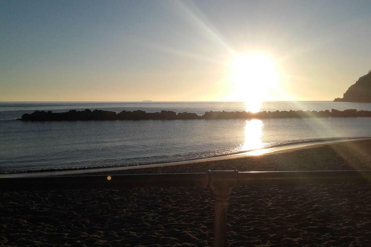 הוילה מונליה Un Gioiello Con Vista Mare מראה חיצוני תמונה
