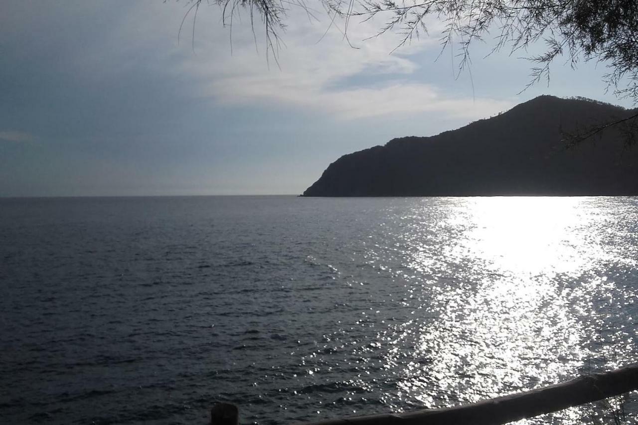 הוילה מונליה Un Gioiello Con Vista Mare מראה חיצוני תמונה